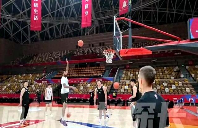 球队备战状态一览，球员们士气高昂